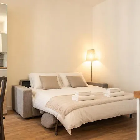 New Designer Ac Wifi Near Train Station Apartmán *